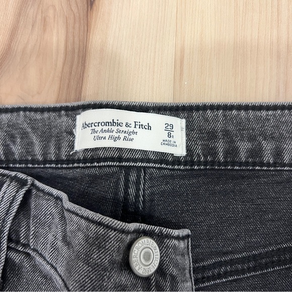 Abercrombie & Fitch Ultra High Rise Ankle Straight Jeans Size 29 Regular - Picture 4 of 5